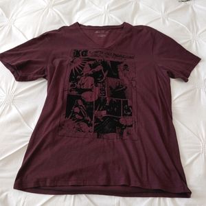 Kenneth Cole maroon & black velvet v-neck comic graphic t-shirt. Size XL